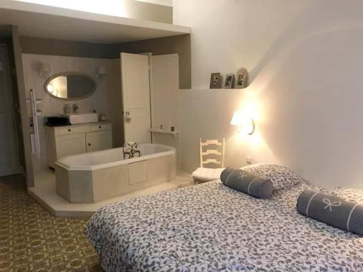 Le 4 Feuilles En.Camargue Hotel Bernis Exterior foto